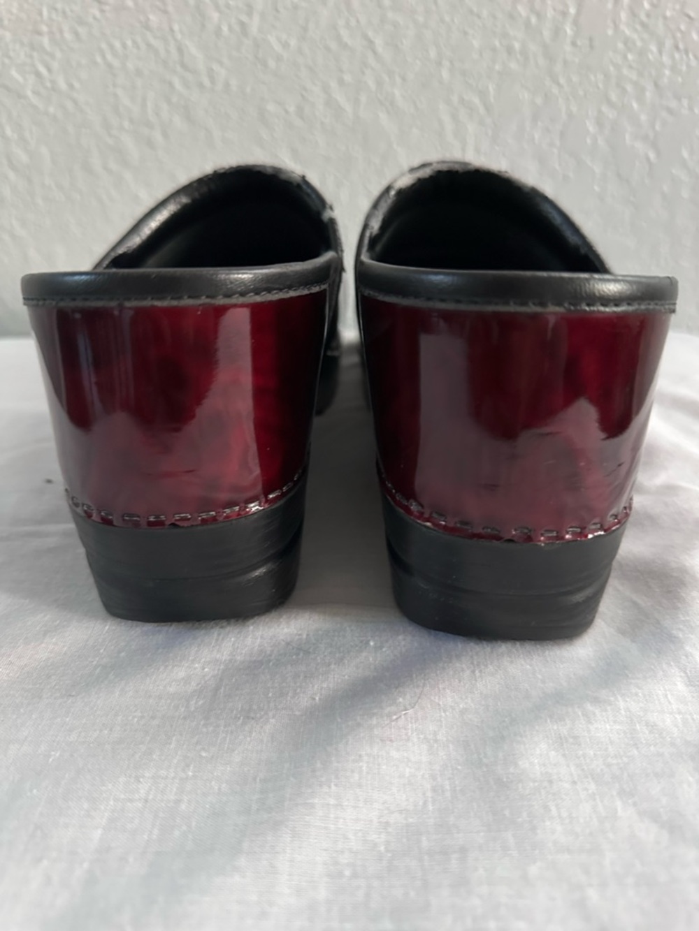 Dansko Professional Red Marbled Patent Leather Clogs Size 39 - Picture 5 of 12